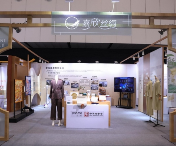AG8亚洲游戏国际集团丝绸亮相首届浙江省历史经典工业展