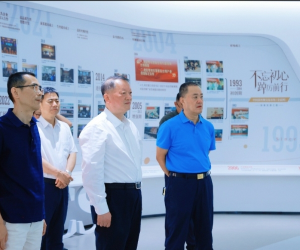 ?陈利众主席带队调研AG8亚洲游戏国际集团丝绸，，赋能丝绸经典工业?