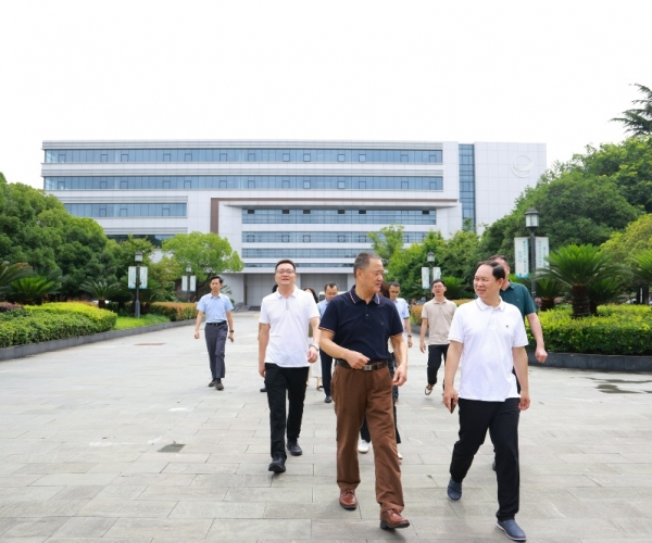 河池市向导赴嘉兴调研AG8亚洲游戏国际集团丝绸 共商高端丝绸项目落地大计